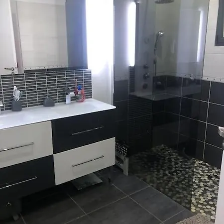 Magnifique Avec Piscine, Jacuzzi Et Baignoire Balneo *