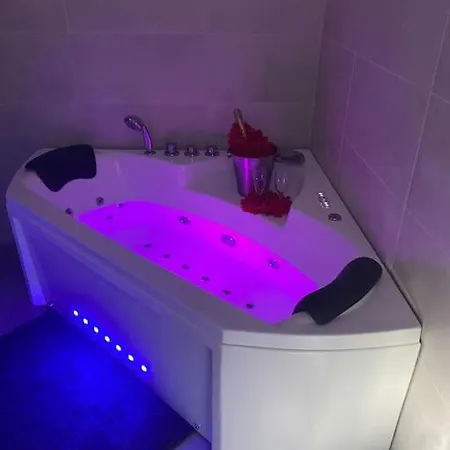 Magnifique Avec Piscine, Jacuzzi Et Baignoire Balneo Villa *