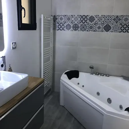 Villa Magnifique Avec Piscine, Jacuzzi Et Baignoire Balneo *