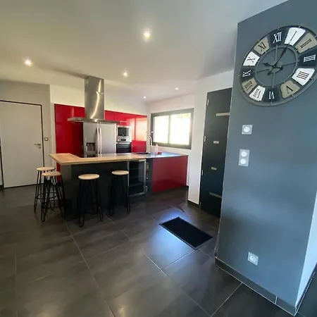 Magnifique Avec Piscine, Jacuzzi Et Baignoire Balneo *