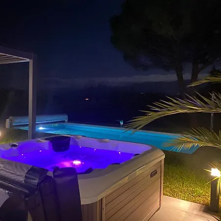 Magnifique Avec Piscine, Jacuzzi Et Baignoire Balneo