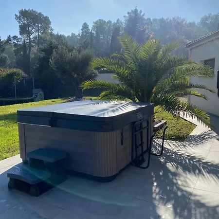 Magnifique Avec Piscine, Jacuzzi Et Baignoire Balneo *